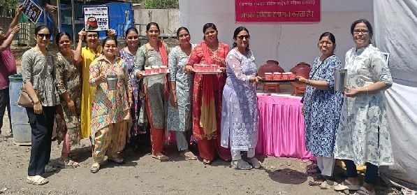 વાપીમાં ગરમીમાં રાહદારીઓ માટે છાસ સેવા શરૂ કરાઈ