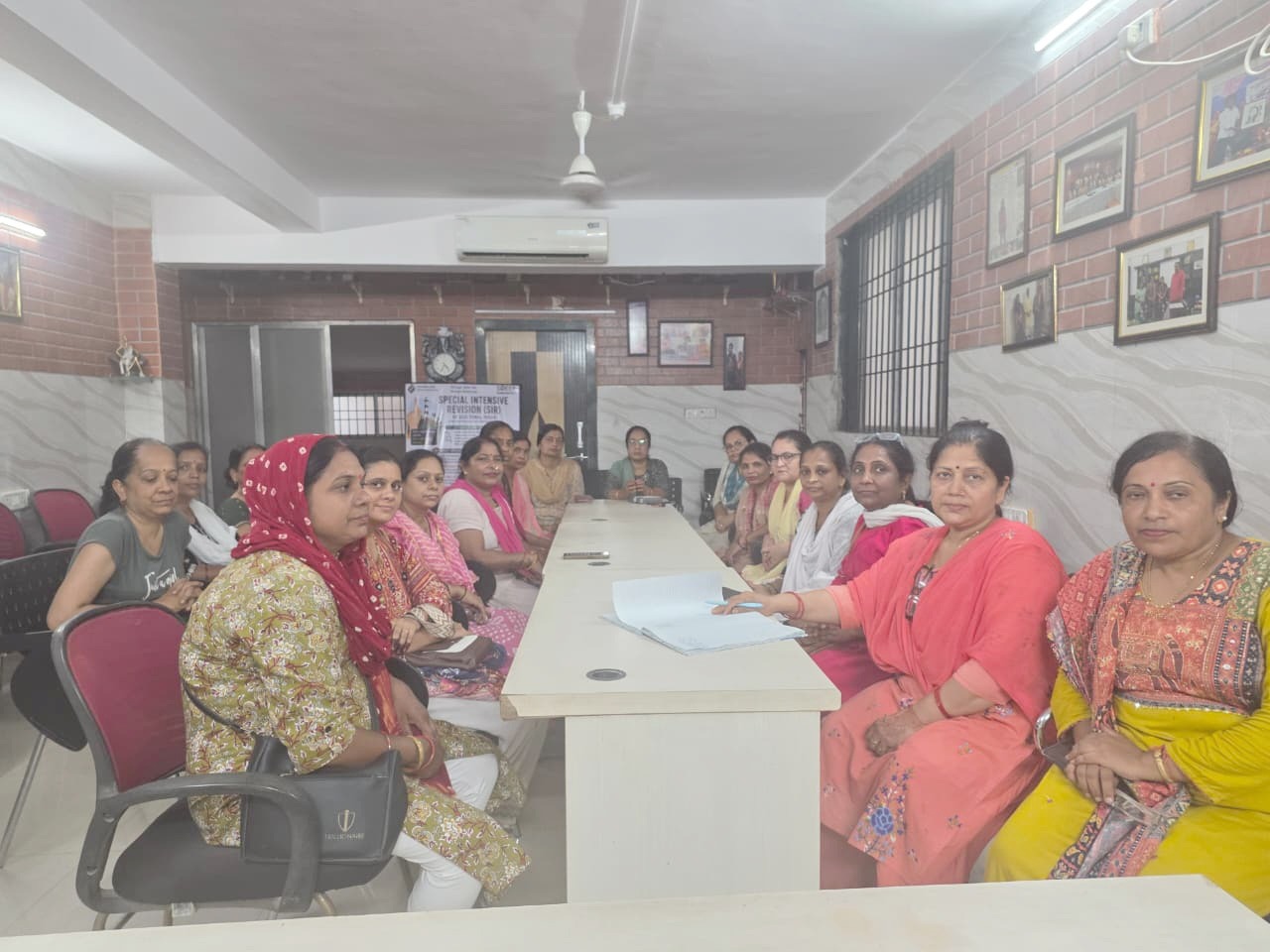 દમણમાં મહિલાઅોને મતદાર યાદી સુધારણા અંગે માર્ગદર્શન અપાયું