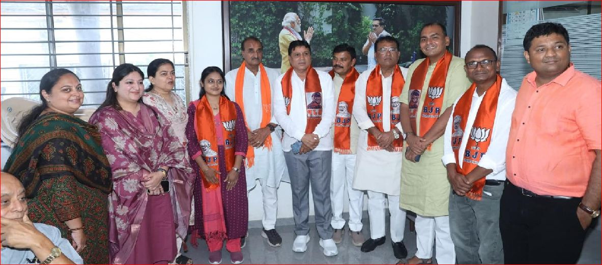 નવસારી મનપાના પ્રથમ મેયર તરીકે અશોક ધોરાજીયાઍ પદભાર સંભાળ્યો