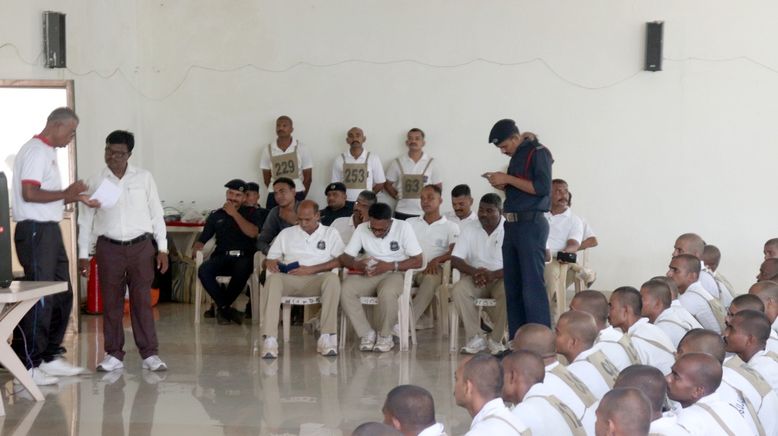 વલસાડ પોલીસ હેડ ક્વાર્ટર્સના નવા તાલીમ ભવનમાં  ફાયર સેફટીનો કાર્યક્રમ યોજાયો