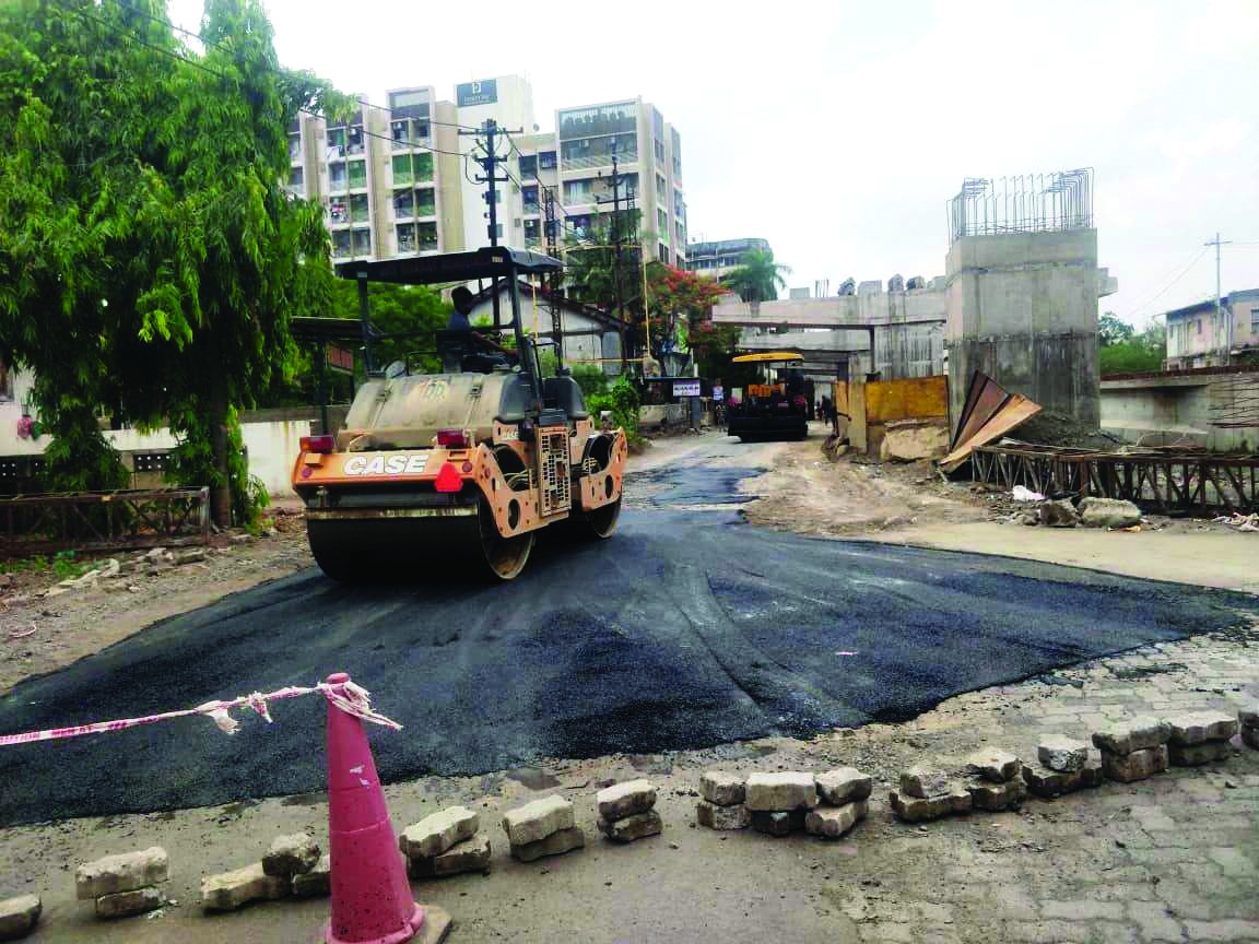 વાપીમાં ચોમાસા પહેલાં માર્ગની મરામત શરૂ