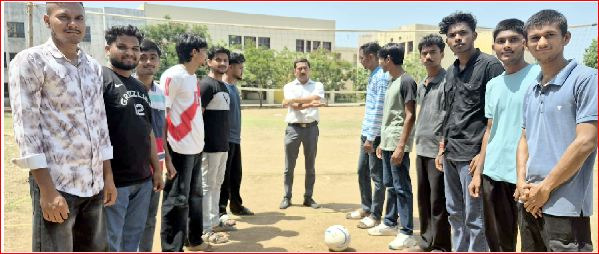 પારડીની ઍન.કે. દેસાઈ કોલેજમાં ઈન્ટરકલાસ વોલીબોલ ટૂર્ના. રમાઈ
