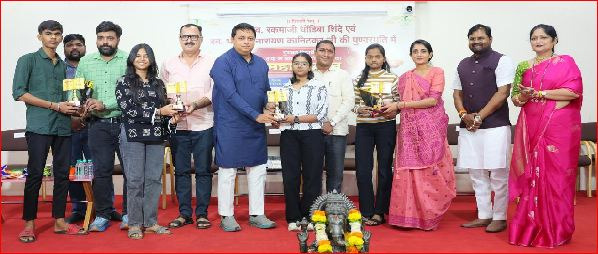 વાપીમાં ૪૪ તેજસ્વી વિદ્યાર્થીઓ અને વિજેતા કોર્પોરેટરોનું મહાસન્માન