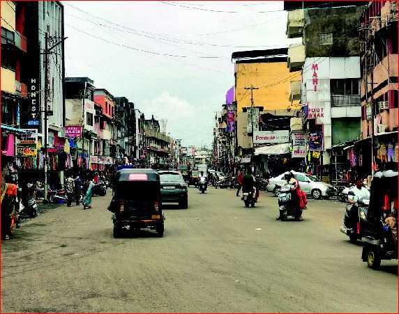 વાપી બજારમાં ડિવાઈડર હટાવાતાં જ વાહનચાલકોને મોકળું મેદાન!