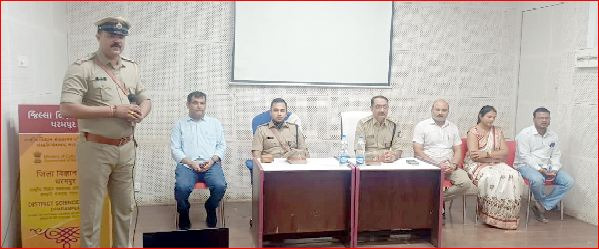 ધરમપુરમાં પોલીસ લોક દરબાર યોજાયો