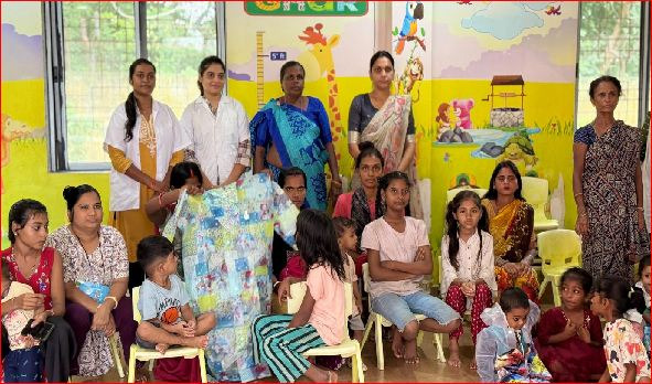 આટિયાવાડ આંગણવાડીમાં બાળકોને રેઇનકોટનું વિતરણ કરાયું