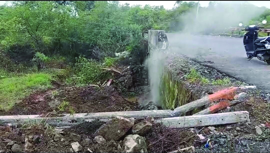 સેગવીની વાંકી નદી પુલ પાસે ગેસ લાઈનમાં ભંગાણ