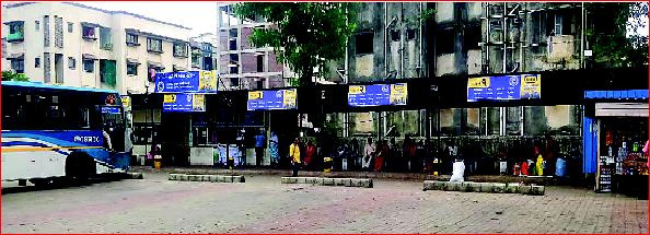 વાપી ડેપો ઉપર રાત્રે ૧૦ બાદ ઍક પણ બસની ટ્રિપ નહીં, મુસાફરોને ભારે હાલાકી