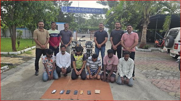 ગણદેવા સ્મશાન ભૂમિ પાસે જુગાર રમતા ૬ ઝડપાયા
