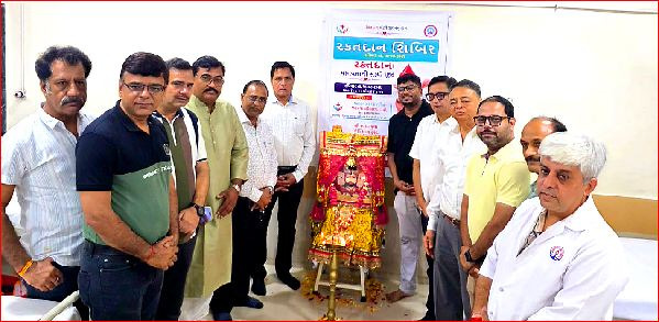 વાપીની જનસેવા હોસ્પિટલમાં  સ્વૈચ્છીક રકતદાન શિબિર યોજાઈ