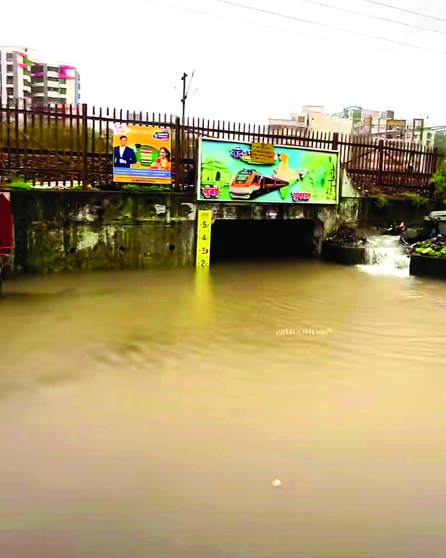 વાપીમાં આભ ફાટ્યું, ૪૬ કલાકમાં ૨૦ ઇંચ વરસાદ