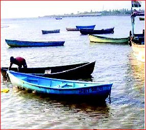 ઊમરસાડીના દરિયામાં ૧૮ બોટ તણાઈ ગઈ