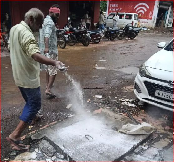 વાપી મનપા દ્વારા રોગચાળો નિવારવા સફાઈ-દવા છંટકાવ કામગીરી હાથ ધરાઈ