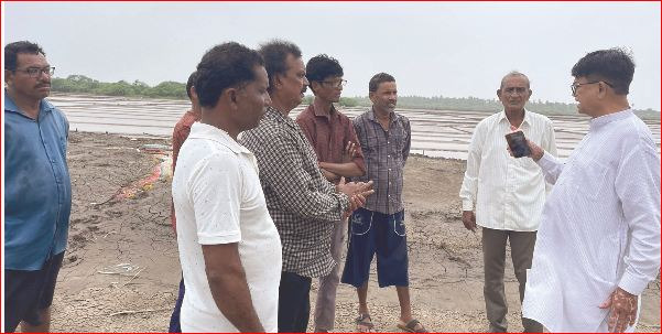 કાંઠા વિસ્તારમાં મીઠા અગરિયાઓને થયેલા નુકસાનનીનો ધારાસભ્યઍ તાગ મેળવ્યો