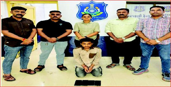 દાદરા ચેકપોસ્ટથી મોબાઈલ સ્નેચિંગ કરનાર ઝડપાયો