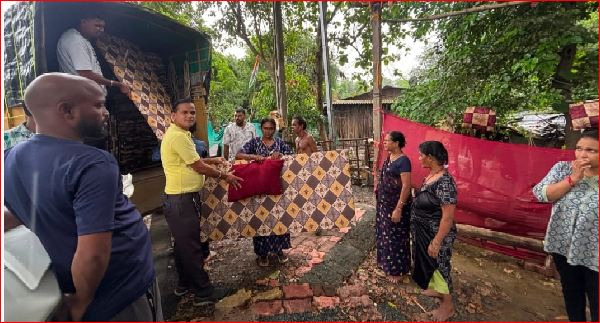 તિઘરામાં ૩૭૫ ગાદલા અને તકિયાનું વિતરણ કરાયું