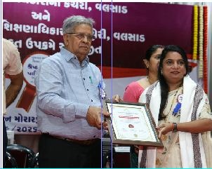 માલનપાડા મોડેલ સ્કૂલના દિપાલીબેન ચુડાસમાને વલસાડ જિલ્લાના શ્રેષ્ઠ શિક્ષકનો ઍવોર્ડ ઍનાયત
