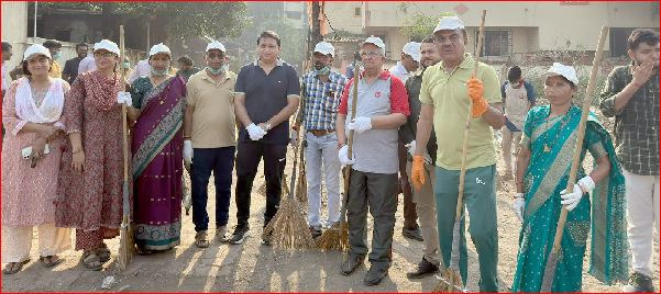 વાપી મનપા વોર્ડ નં. ૮ અને ૯ માં સફાઈ કરાઈ
